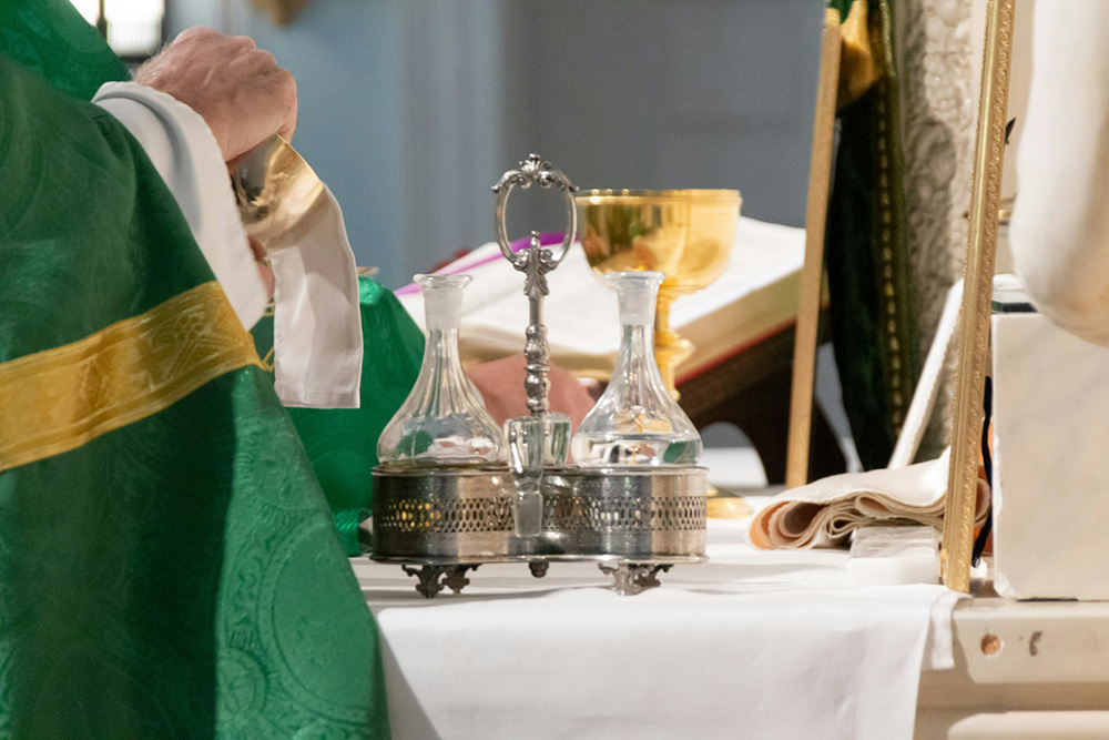 Mag de eucharistie nog met wijn worden gevierd? 