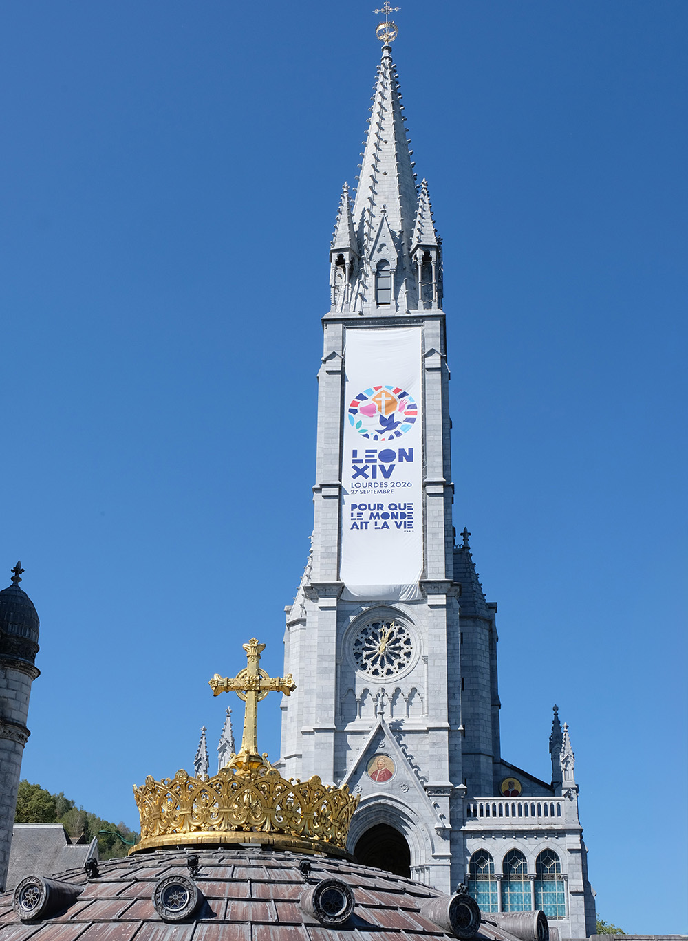 Paus Leo bezoekt Parijs, Lourdes en Metz